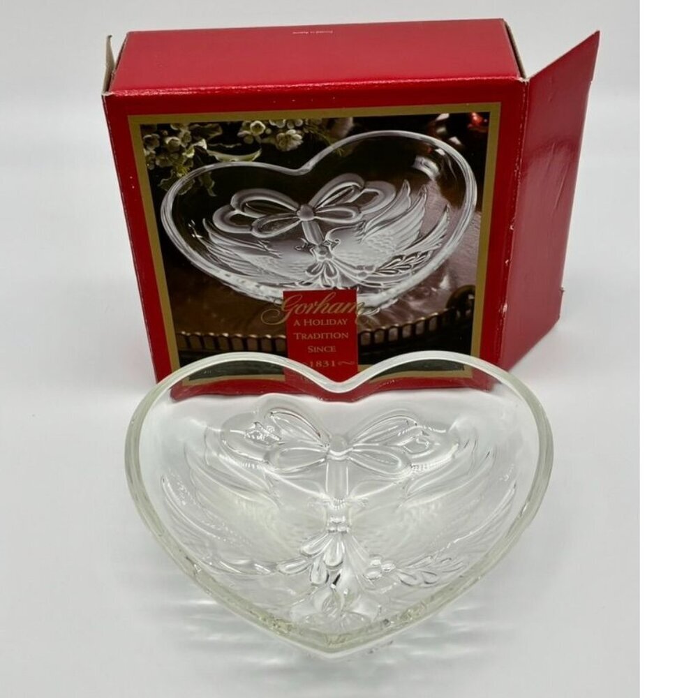 Gorham Crystal Holiday Traditions Collection Christmas Cardinals Heart Dish wBox